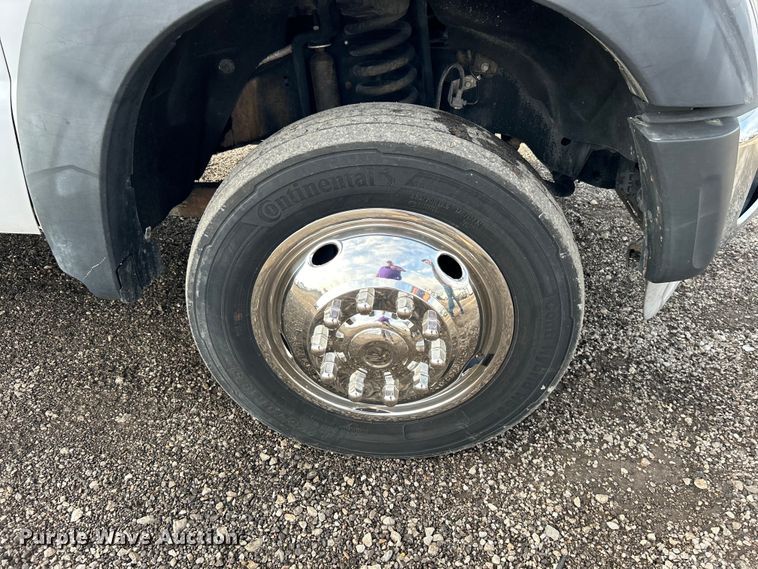 image for item EG1328 2011 Ford F550 Crew Cab flatbed truck