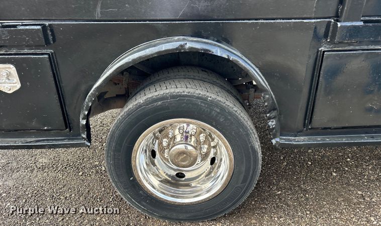 image for item EG1328 2011 Ford F550 Crew Cab flatbed truck