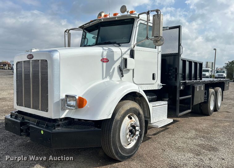 image for item EG1333 2009 Peterbilt  365 flatbed truck