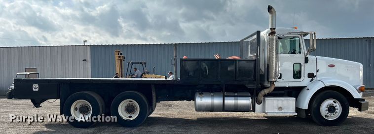 image for item EG1333 2009 Peterbilt  365 flatbed truck