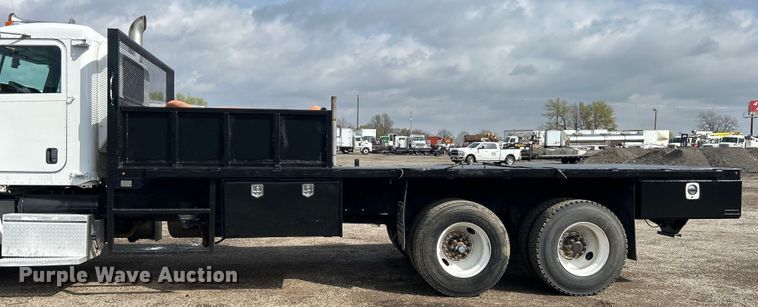 image for item EG1333 2009 Peterbilt  365 flatbed truck