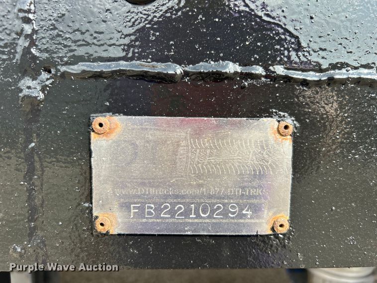 image for item EG1333 2009 Peterbilt  365 flatbed truck