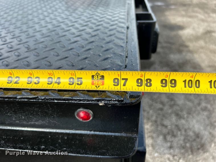 image for item EG1333 2009 Peterbilt  365 flatbed truck