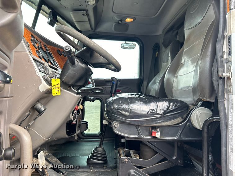 image for item EG1333 2009 Peterbilt  365 flatbed truck