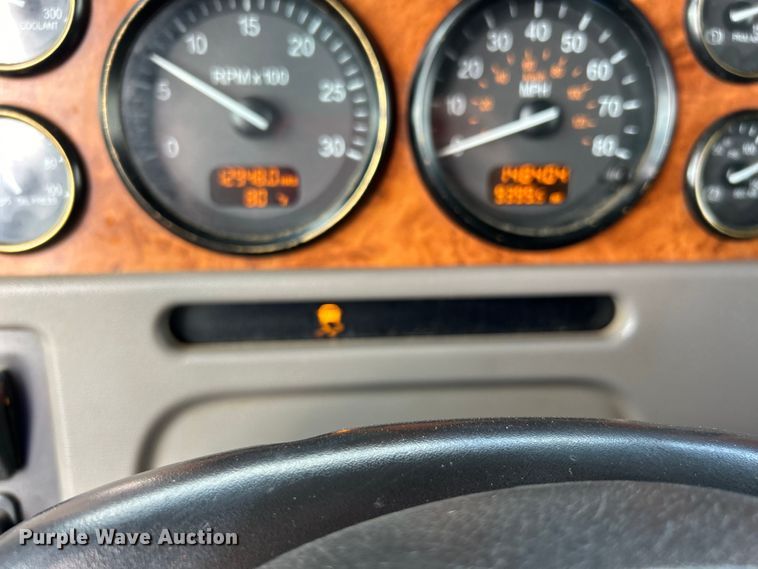 image for item EG1333 2009 Peterbilt  365 flatbed truck