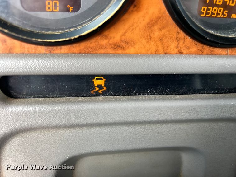 image for item EG1333 2009 Peterbilt  365 flatbed truck