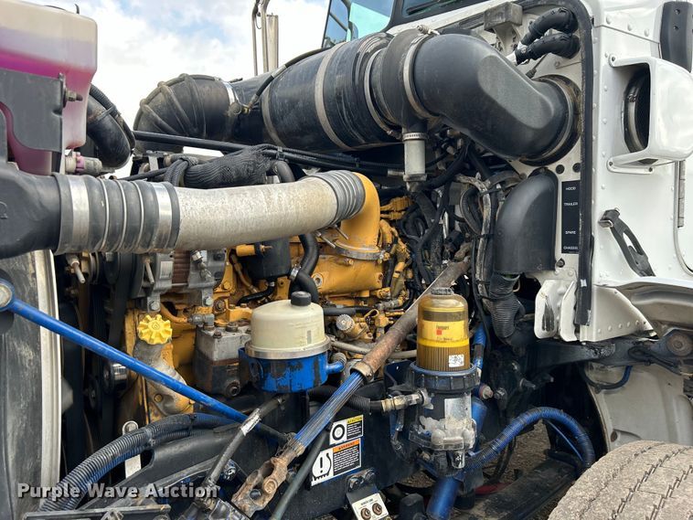 image for item EG1333 2009 Peterbilt  365 flatbed truck