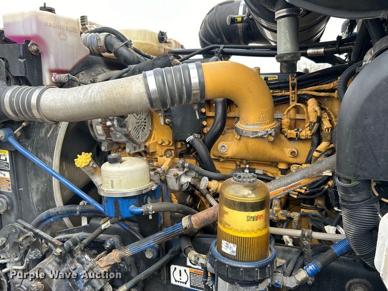 image for item EG1333 2009 Peterbilt  365 flatbed truck