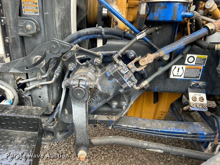 image for item EG1333 2009 Peterbilt  365 flatbed truck