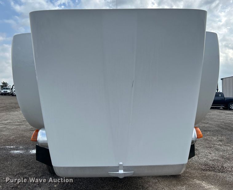 image for item EG1333 2009 Peterbilt  365 flatbed truck