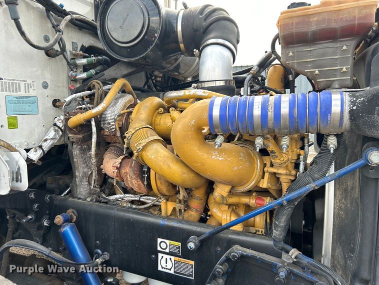 image for item EG1333 2009 Peterbilt  365 flatbed truck