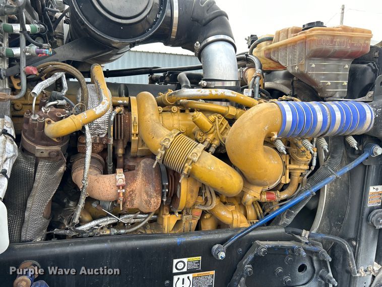 image for item EG1333 2009 Peterbilt  365 flatbed truck