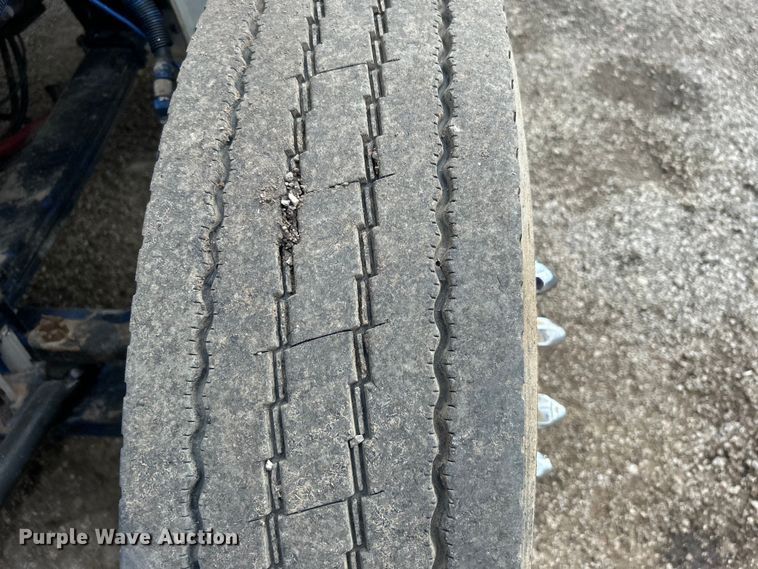 image for item EG1333 2009 Peterbilt  365 flatbed truck