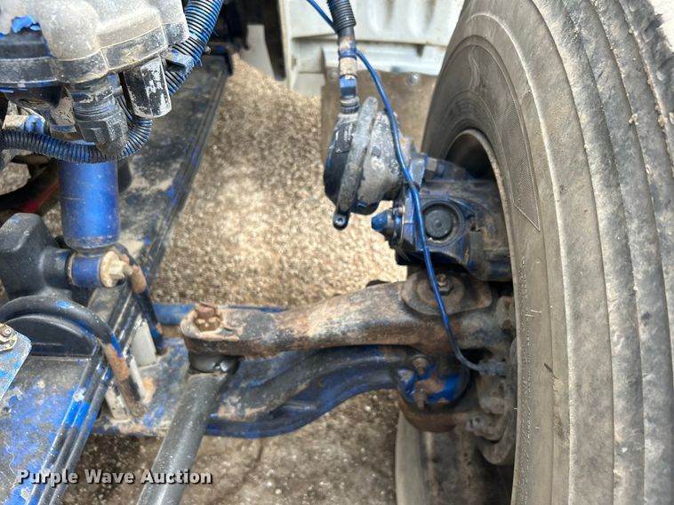 image for item EG1333 2009 Peterbilt  365 flatbed truck