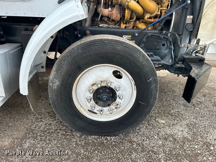 image for item EG1333 2009 Peterbilt  365 flatbed truck