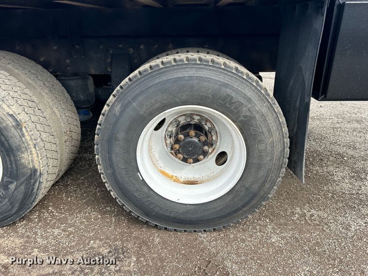 image for item EG1333 2009 Peterbilt  365 flatbed truck