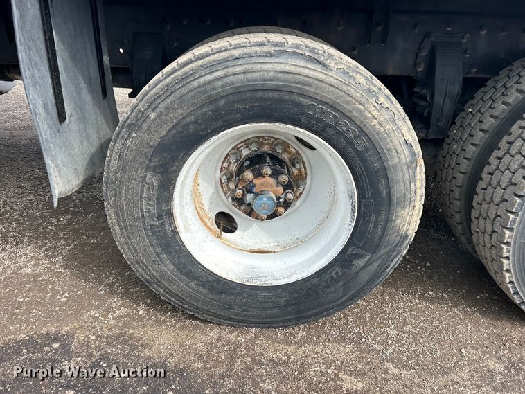 image for item EG1333 2009 Peterbilt  365 flatbed truck