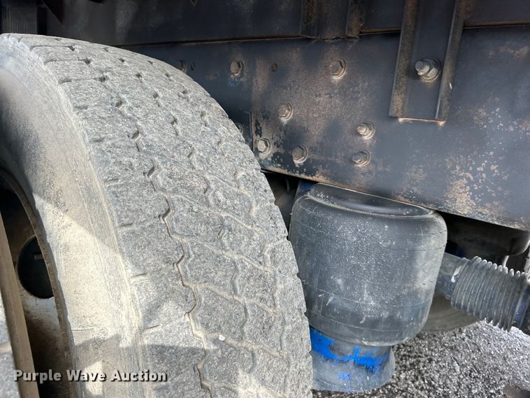 image for item EG1333 2009 Peterbilt  365 flatbed truck