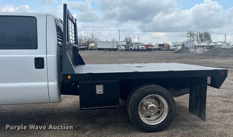 image for item EG1335 2000 Ford F550 Super Duty Crew Cab flatbed truck