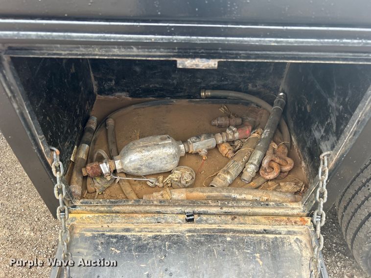 image for item EG1335 2000 Ford F550 Super Duty Crew Cab flatbed truck