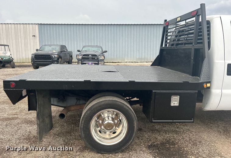 image for item EG1335 2000 Ford F550 Super Duty Crew Cab flatbed truck