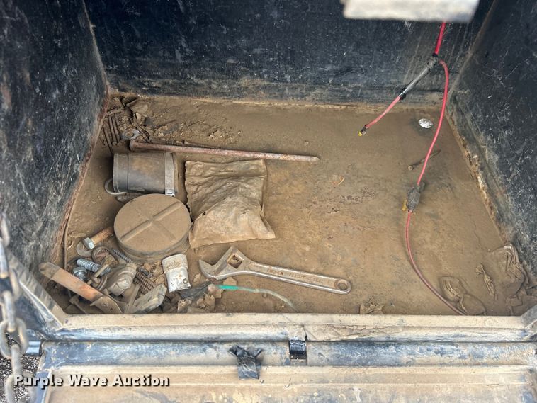 image for item EG1335 2000 Ford F550 Super Duty Crew Cab flatbed truck