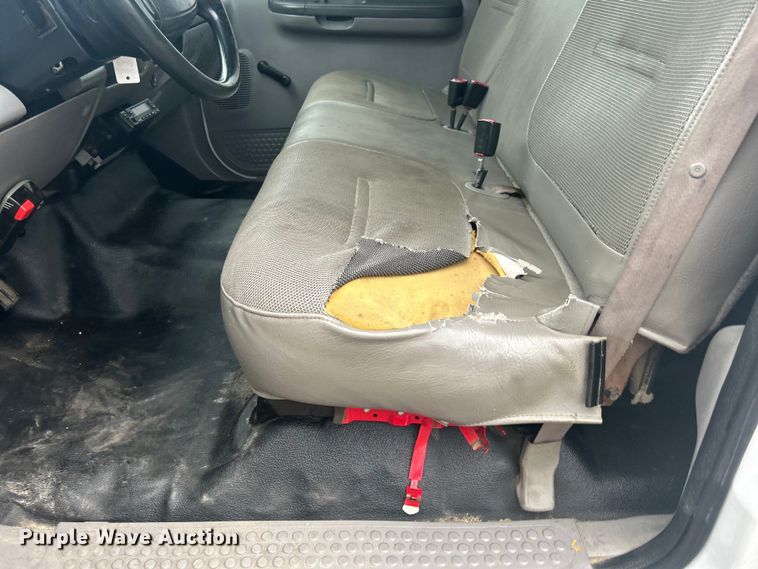 image for item EG1335 2000 Ford F550 Super Duty Crew Cab flatbed truck