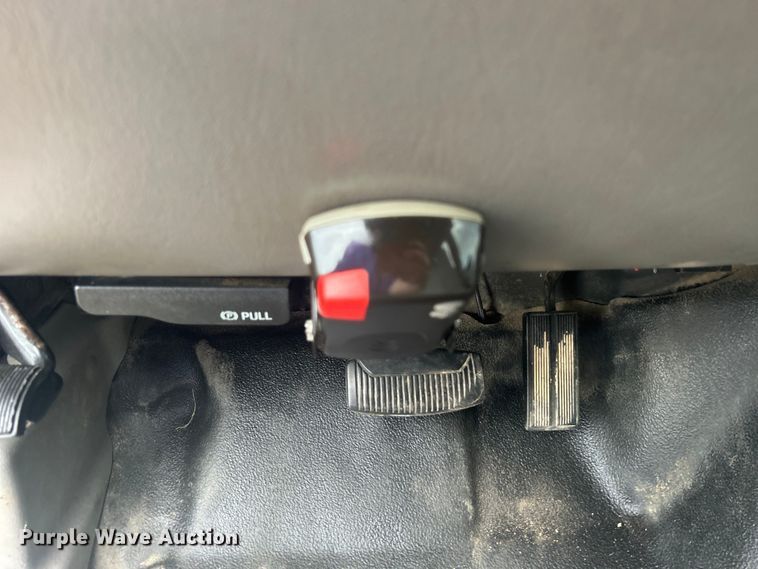 image for item EG1335 2000 Ford F550 Super Duty Crew Cab flatbed truck