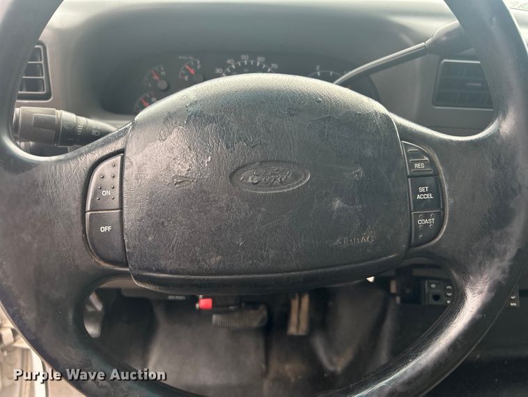 image for item EG1335 2000 Ford F550 Super Duty Crew Cab flatbed truck