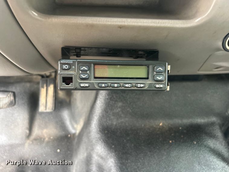 image for item EG1335 2000 Ford F550 Super Duty Crew Cab flatbed truck