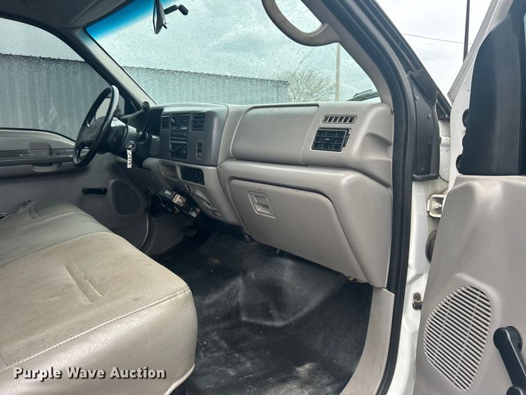 image for item EG1335 2000 Ford F550 Super Duty Crew Cab flatbed truck