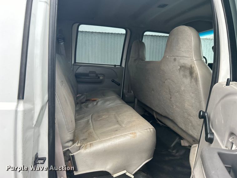 image for item EG1335 2000 Ford F550 Super Duty Crew Cab flatbed truck