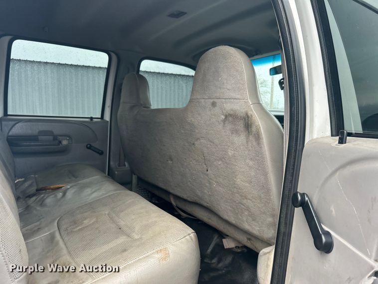 image for item EG1335 2000 Ford F550 Super Duty Crew Cab flatbed truck