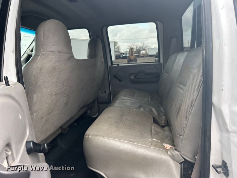 image for item EG1335 2000 Ford F550 Super Duty Crew Cab flatbed truck