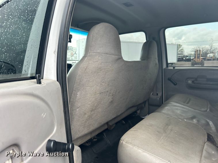 image for item EG1335 2000 Ford F550 Super Duty Crew Cab flatbed truck