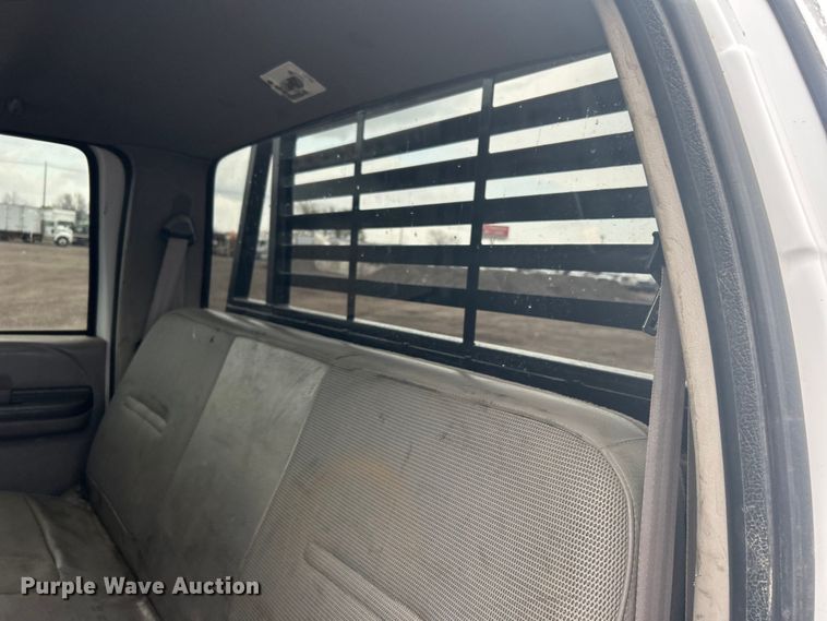 image for item EG1335 2000 Ford F550 Super Duty Crew Cab flatbed truck