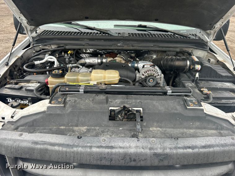 image for item EG1335 2000 Ford F550 Super Duty Crew Cab flatbed truck