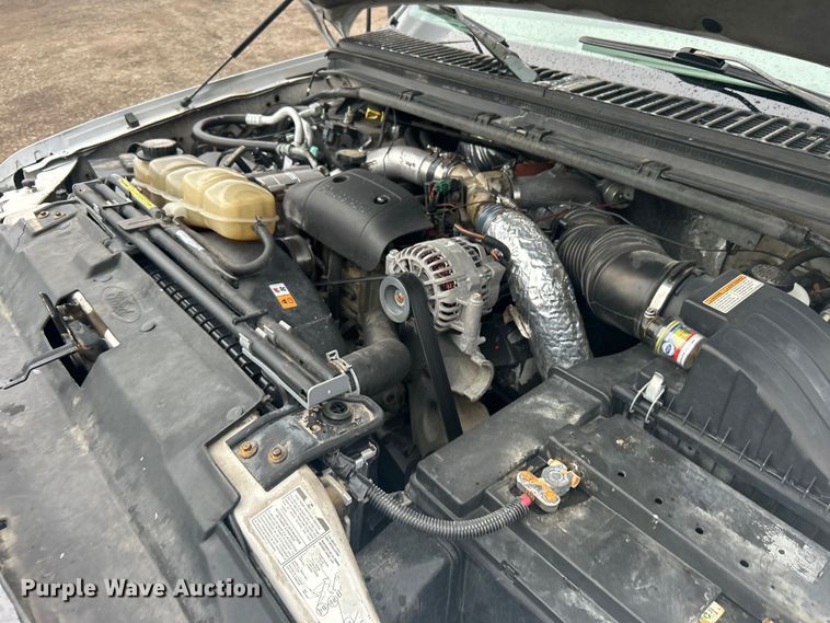 image for item EG1335 2000 Ford F550 Super Duty Crew Cab flatbed truck