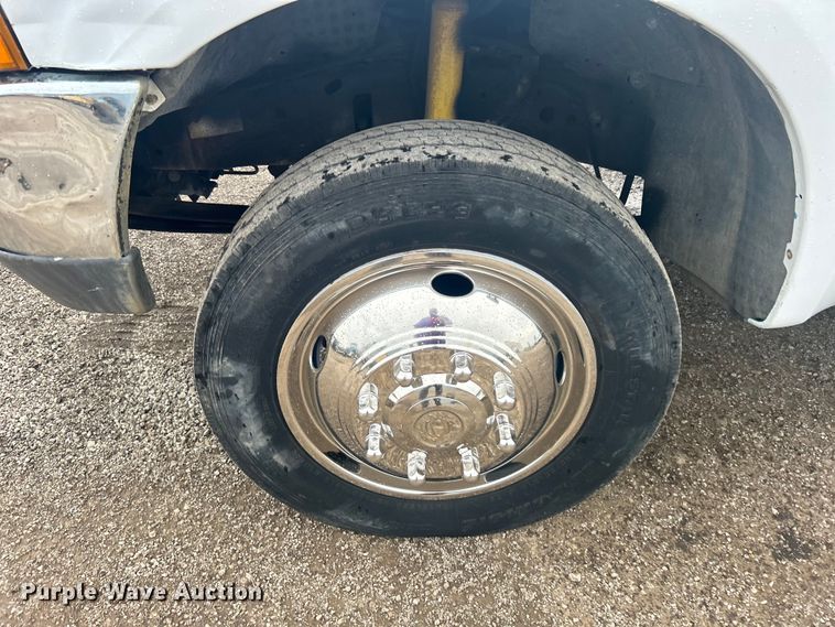 image for item EG1335 2000 Ford F550 Super Duty Crew Cab flatbed truck