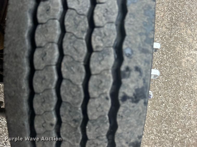 image for item EG1335 2000 Ford F550 Super Duty Crew Cab flatbed truck