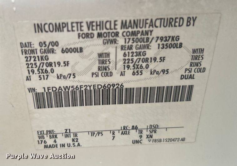 image for item EG1335 2000 Ford F550 Super Duty Crew Cab flatbed truck