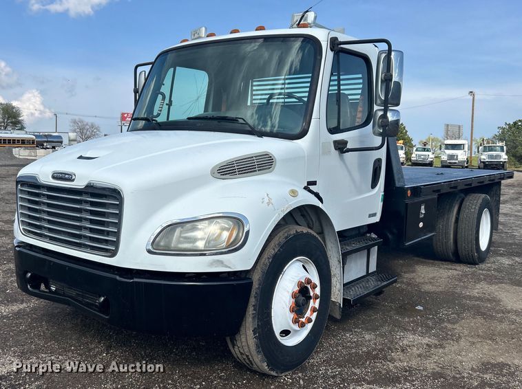 image for item EG1348 2005 Freightliner  Business Class M2 flatbed truck