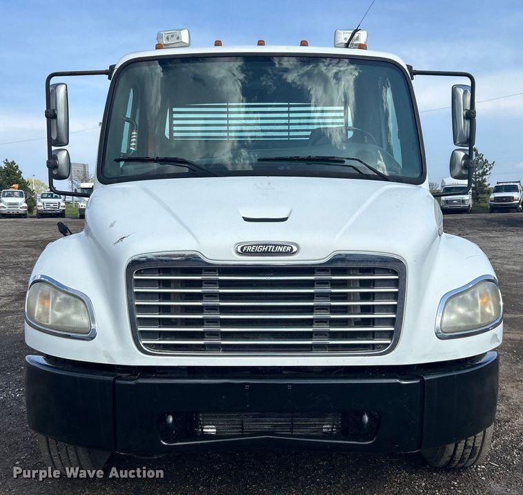 image for item EG1348 2005 Freightliner  Business Class M2 flatbed truck