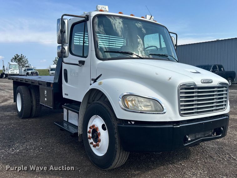 image for item EG1348 2005 Freightliner  Business Class M2 flatbed truck