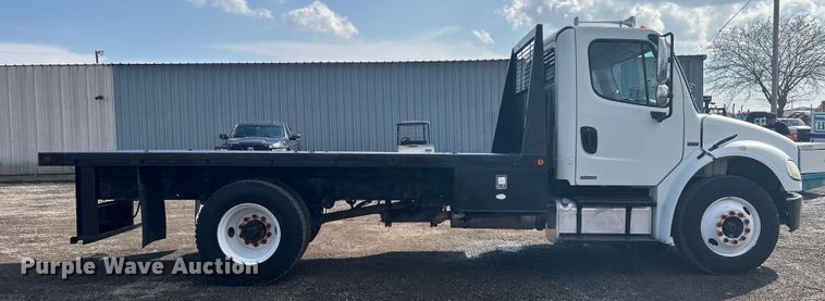 image for item EG1348 2005 Freightliner  Business Class M2 flatbed truck