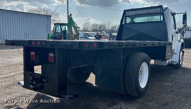 image for item EG1348 2005 Freightliner  Business Class M2 flatbed truck