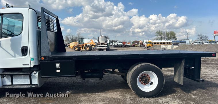 image for item EG1348 2005 Freightliner  Business Class M2 flatbed truck