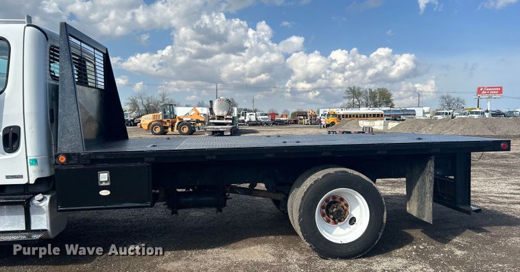 image for item EG1348 2005 Freightliner  Business Class M2 flatbed truck