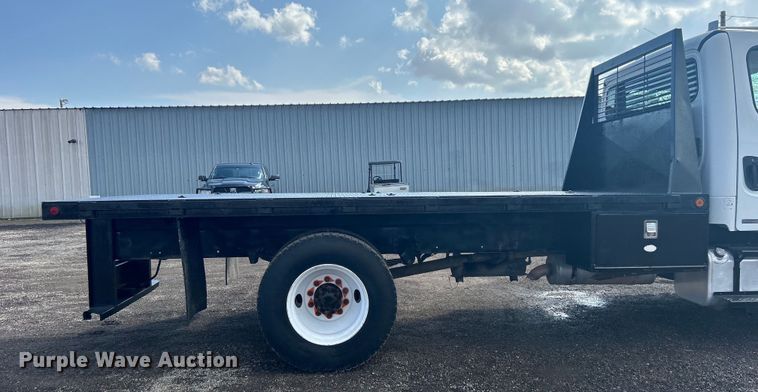 image for item EG1348 2005 Freightliner  Business Class M2 flatbed truck