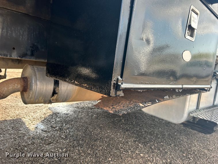 image for item EG1348 2005 Freightliner  Business Class M2 flatbed truck